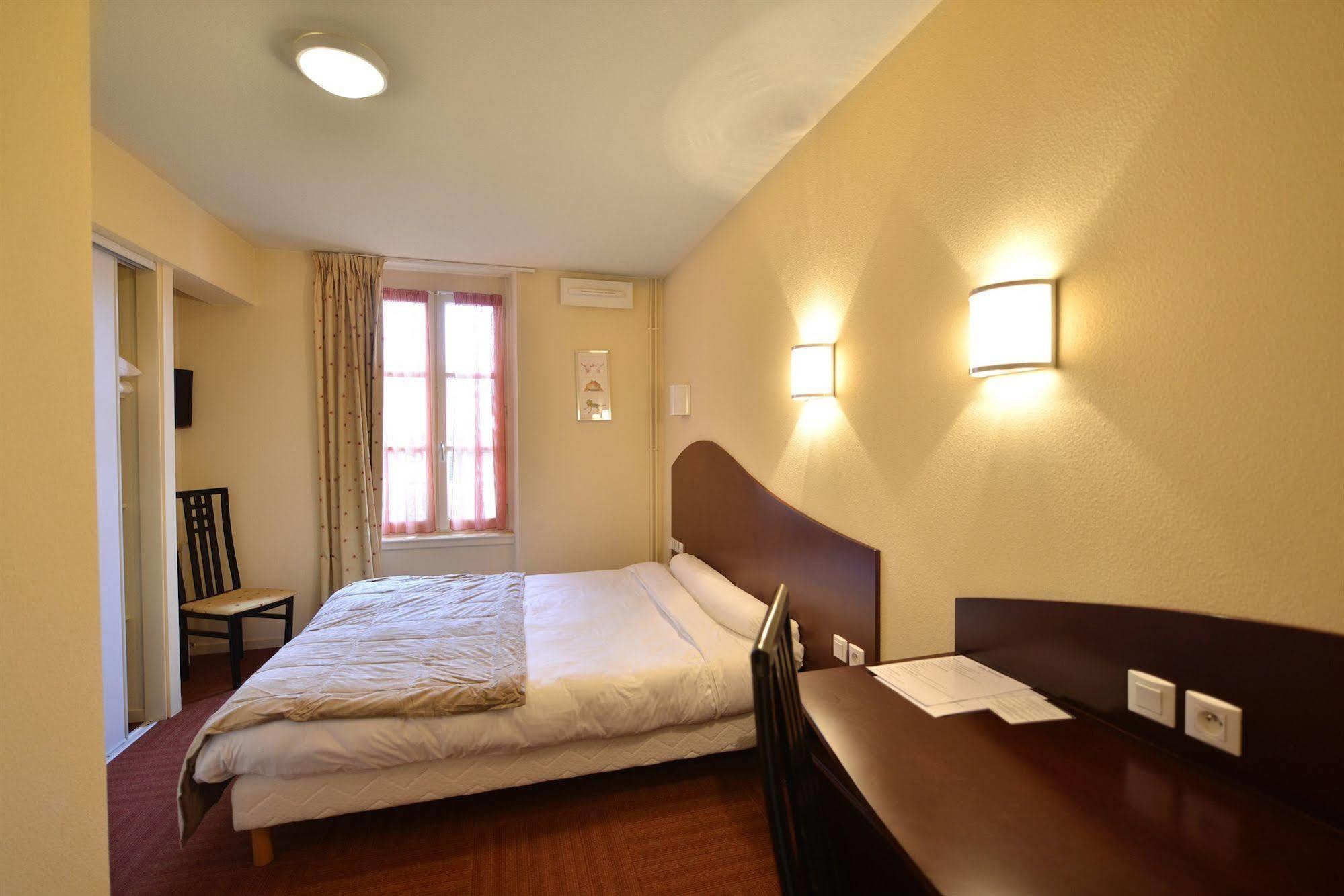 Hotel Les Commercants Клермон-Ферран Экстерьер фото